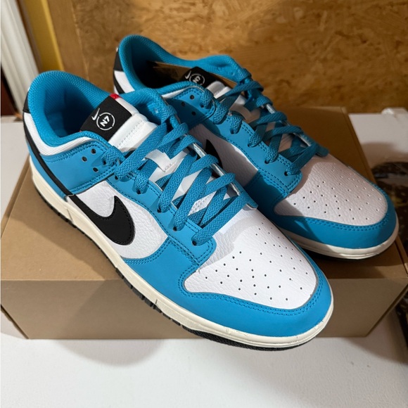 Nike Men's Dunks - Picture 4 of 6